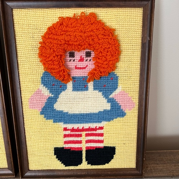 Set of 2 Vintage MCM Hand Stitched Raggedy Ann and Andy Crewel Embroidery Framed - Picture 4 of 9